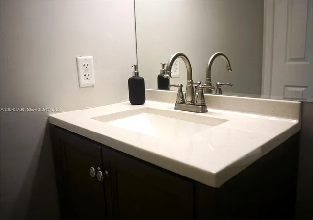 5th image of 914 Sw 8Th Ave, Gainesville, FL 32601