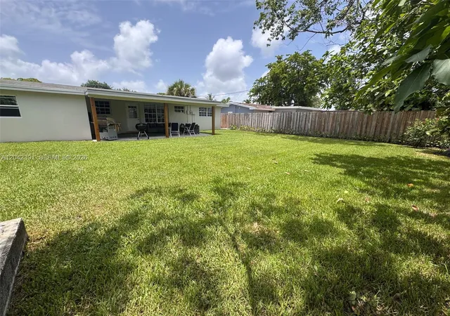 13th image of 8130 Nw 12th St, Pembroke Pines, FL 33024 | MLS# A12042391