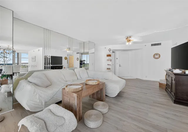 5th image of 3500 Mystic Pointe Dr #1804, Aventura, FL 33180 | MLS# A12042733