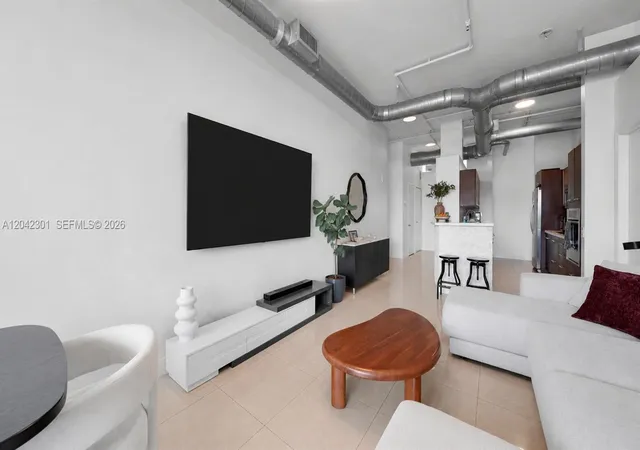 2nd image of 3029 Ne 188th St #822, Miami, FL 33180 | MLS# A12042301