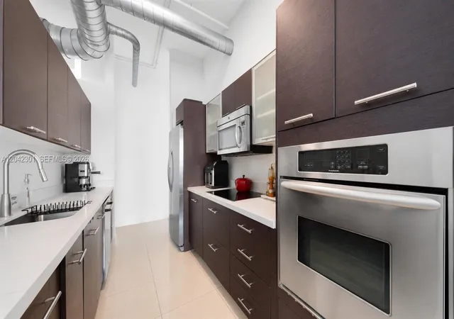 5th image of 3029 Ne 188Th St #822, Miami, FL 33180 | MLS# A12042301