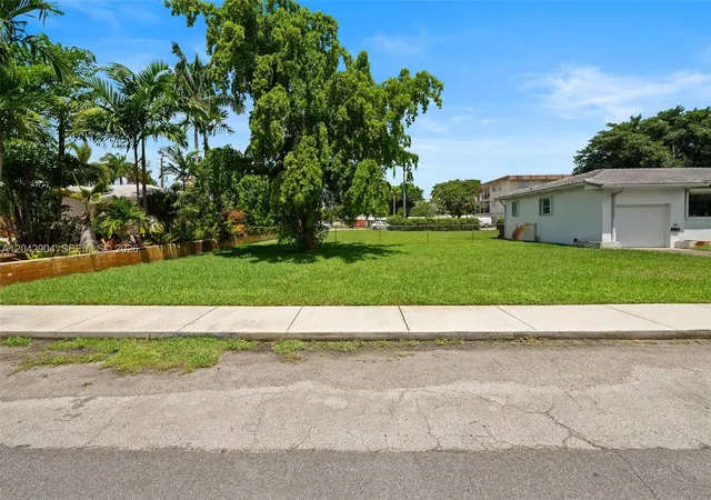 5th image of 20 Sw 4Th St, Dania, FL 33004 | MLS# A12042904