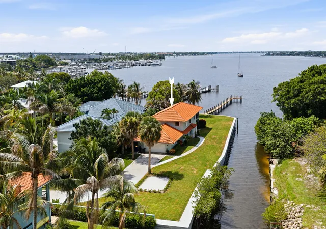 Photo 2 of Single family home for sale at 911 Nw Sunset Ter, Stuart, FL 34994 | MLS# B26045189 | Listing updated on 2026-10-08