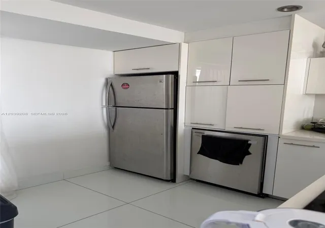 2nd image of 3475 N Country Club Dr #816, Miami, FL 33180 | MLS# A12039208