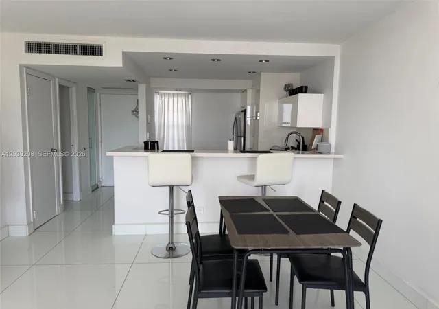 4th image of 3475 N Country Club Dr #816, Miami, FL 33180 | MLS# A12039208