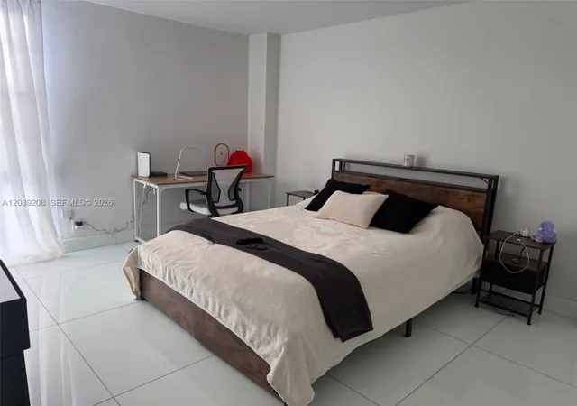 5th image of 3475 N Country Club Dr #816, Miami, FL 33180 | MLS# A12039208