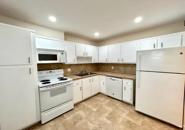 Photo 3 of Condo for sale at 6061 N Falls Cir Dr #402, Lauderhill, FL 33319 | MLS# B26045319 | Listing updated on 2026-10-08