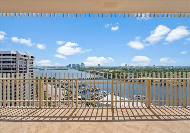 Homes for sale in Miami, FL | 3 Grove Isle Dr #C1610, Miami, FL 33133 | MLS# A12043150
