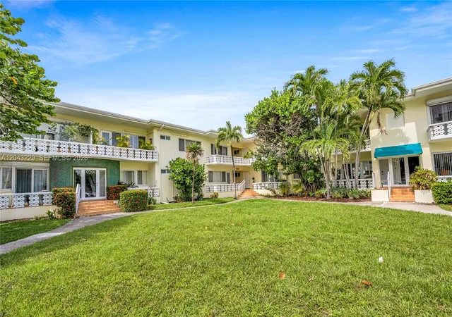 5th image of 9281 W Bay Harbor Dr, Bay Harbor Islands, FL 33154