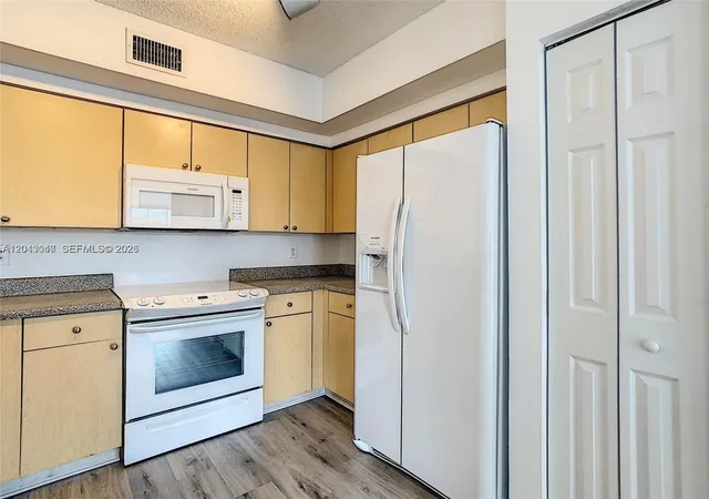 5th image of 2080 W Preserve Wy #303, Miramar, FL 33025 | MLS# A12043047