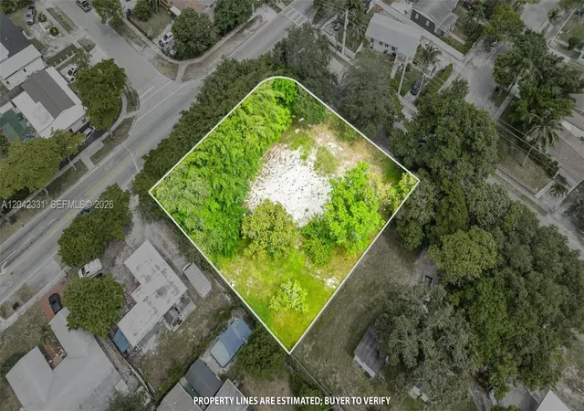 3rd image of 1585 Ne 158Th St, North Miami Beach, FL 33162 | MLS# A12042331