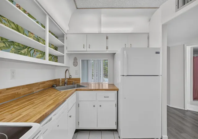2nd image of 4501 Ne 21st Ave #208, Fort Lauderdale, FL 33308 | MLS# B26045389
