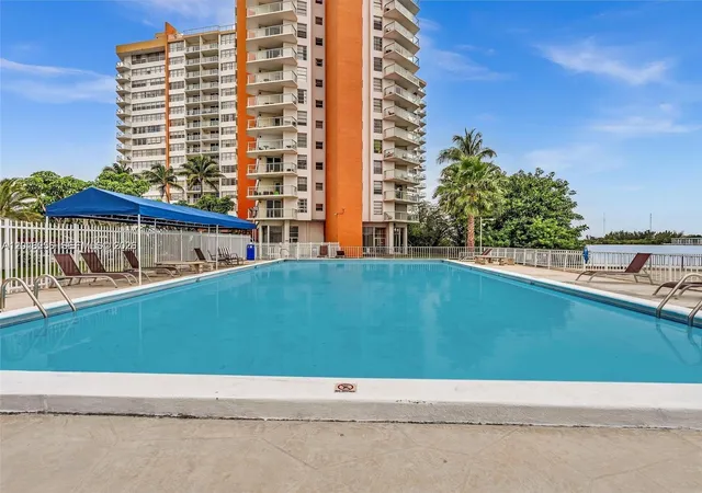2nd image of 1301 Ne Miami Gardens Dr #701W, Miami, FL 33179 | MLS# A12043256