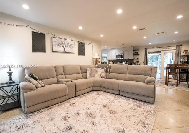 4th image of 15160 Scotts Pl, Loxahatchee, FL 33470 | MLS# A12043299