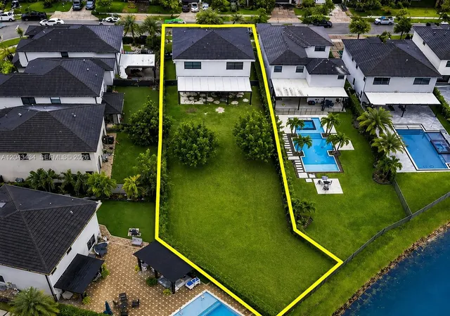 Homes for sale in Miami Lakes, FL | 8822 Nw 161st Ter, Miami Lakes, FL 33018 | MLS# A12043434
