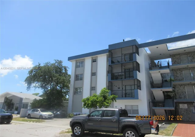 2nd image of 1230 Ne 139th St #309, South Miami, FL 33161 | MLS# A12043221