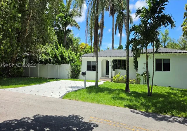 3rd image of 13501 Ne Miami Ct, Miami, FL 33161 | MLS# A12043351