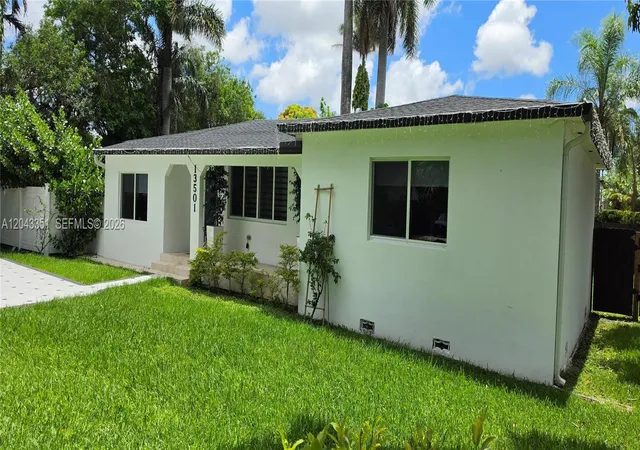4th image of 13501 Ne Miami Ct, Miami, FL 33161 | MLS# A12043351