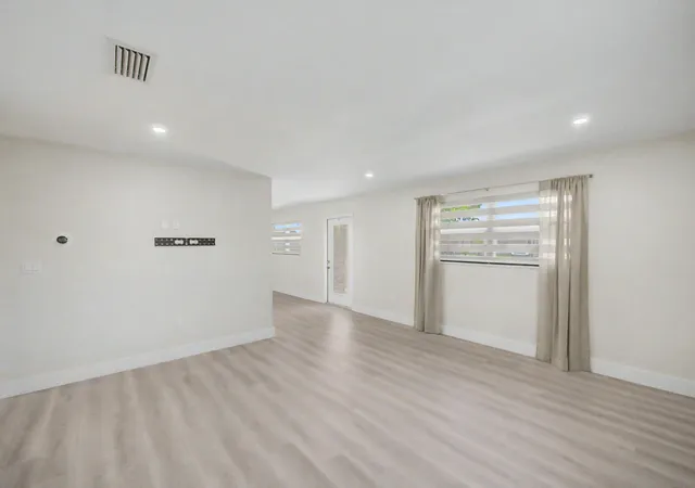 Photo 3 of Single family home for sale at 9298 Birmingham Dr, Palm Beach Gardens, FL 33410 | MLS# B26045527 | Listing updated on 2026-09-27
