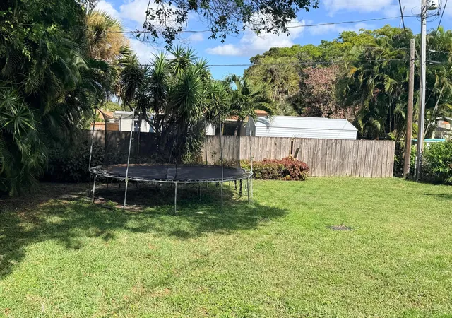 Photo 2 of Single family home for sale at 937 Upland Rd, West Palm Beach, FL 33401 | MLS# B26045553 | Listing updated on 2026-09-23