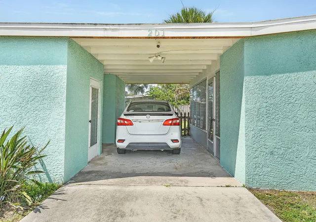 3rd image of 201 Ne Prima Vista Blvd, Port St Lucie, FL 34983 | MLS# B26045594