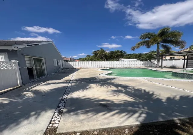 2nd image of 19227 Nw 22nd St, Pembroke Pines, FL 33029 | MLS# A12043639