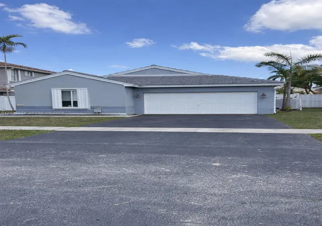 3rd image of 19227 Nw 22Nd St, Pembroke Pines, FL 33029 | MLS# A12043639
