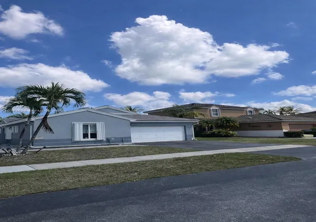 4th image of 19227 Nw 22Nd St, Pembroke Pines, FL 33029 | MLS# A12043639