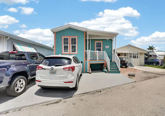 Photo 3 of Single family home for sale at 946 Nettles Blvd, Jensen Beach, FL 34957 | MLS# B26045665 | Listing updated on 2026-10-07