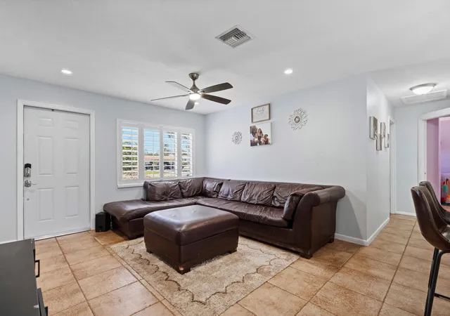 Photo 4 of Single family home for sale at 520 SE Dolphin Dr, Stuart, FL 34996 | MLS# B26045725 | Listing updated on 2026-10-08