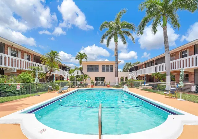 3rd image of 160 Ne 8Th Ave, Hallandale Beach, FL 33009