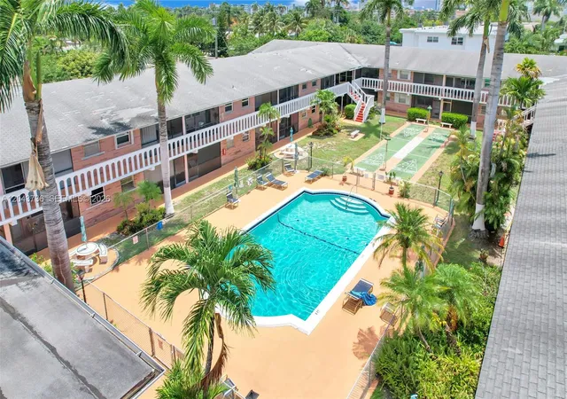 4th image of 160 Ne 8Th Ave, Hallandale Beach, FL 33009