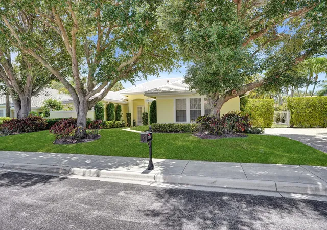 Photo 3 of Single family home for sale at 2760 Tecumseh Dr, West Palm Beach, FL 33409 | MLS# B26045738 | Listing updated on 2026-10-05