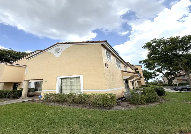 Photo 2 of Townhouse for sale at 1739 Village Blvd #101, West Palm Beach, FL 33409 | MLS# B26045748 | Listing updated on 2026-10-05