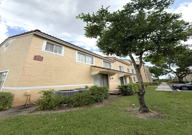 Photo 3 of Townhouse for sale at 1739 Village Blvd #101, West Palm Beach, FL 33409 | MLS# B26045748 | Listing updated on 2026-10-05