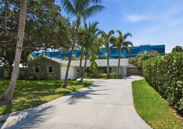 Photo 3 of Single family home for sale at 4796 Se Manatee Ter, Stuart, FL 34997 | MLS# B26045750 | Listing updated on 2026-10-08
