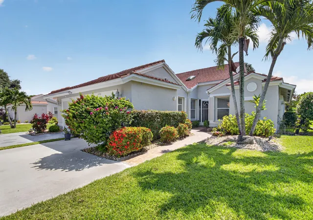 Homes for sale in Boynton Beach, FL | 5590 Royal Lake Cir, Boynton Beach, FL 33437 | MLS# B26045761