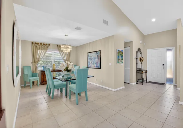 Homes for sale in Boynton Beach, FL | 5590 Royal Lake Cir, Boynton Beach, FL 33437 | MLS# B26045761