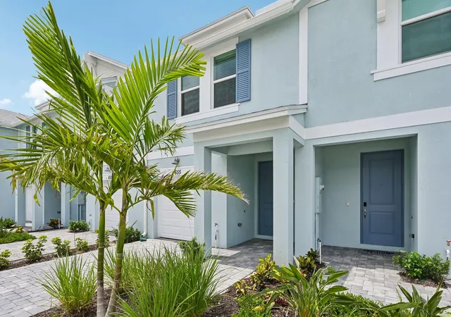 2nd image of 655 Salisbury Cir, Fort Pierce, FL 34982 | MLS# B26045863