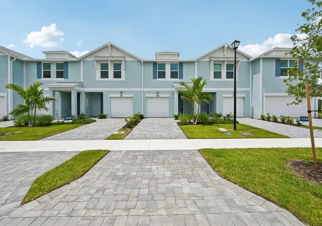 4th image of 655 Salisbury Cir, Fort Pierce, FL 34982 | MLS# B26045863