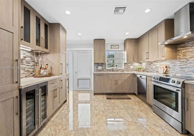 Homes for sale in Pompano Beach, FL | 711 N Riverside Dr, Pompano Beach, FL 33062