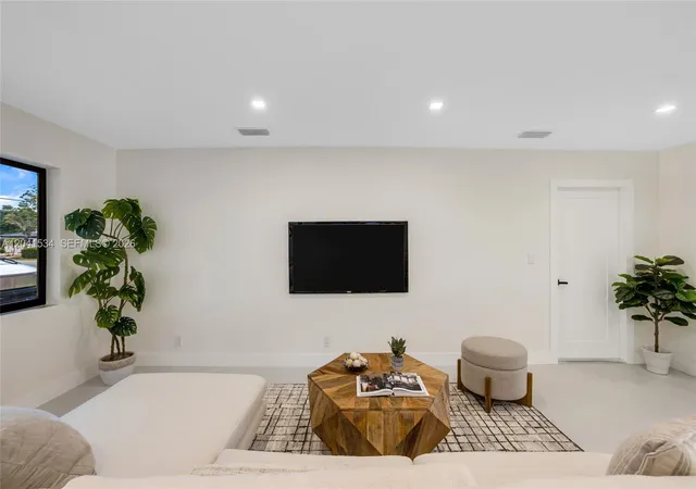 3rd image of 5718 Ne 15Th Ave, Fort Lauderdale, FL 33334 | MLS# A12041534