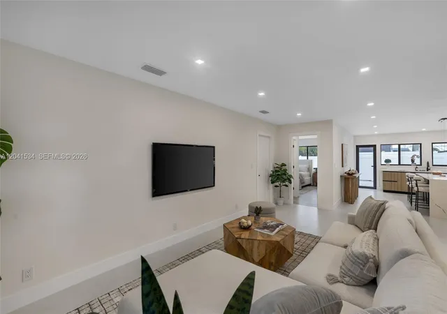 5th image of 5718 Ne 15Th Ave, Fort Lauderdale, FL 33334 | MLS# A12041534