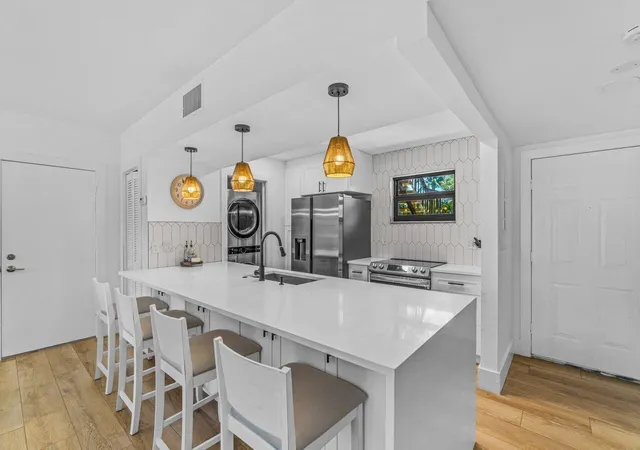 Listing Photo 4 - Condo for sale in building located at 13334 Polo Clb Rd, Wellington, FL 33414 - Unit #206