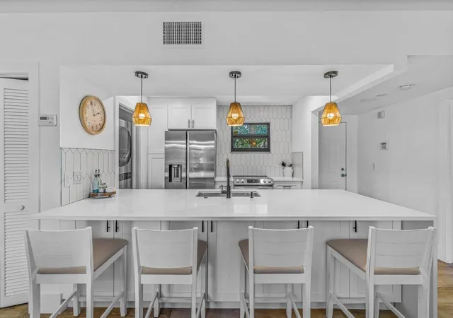 Listing Photo 5 - Condo for sale in building located at 13334 Polo Clb Rd, Wellington, FL 33414 - Unit #206