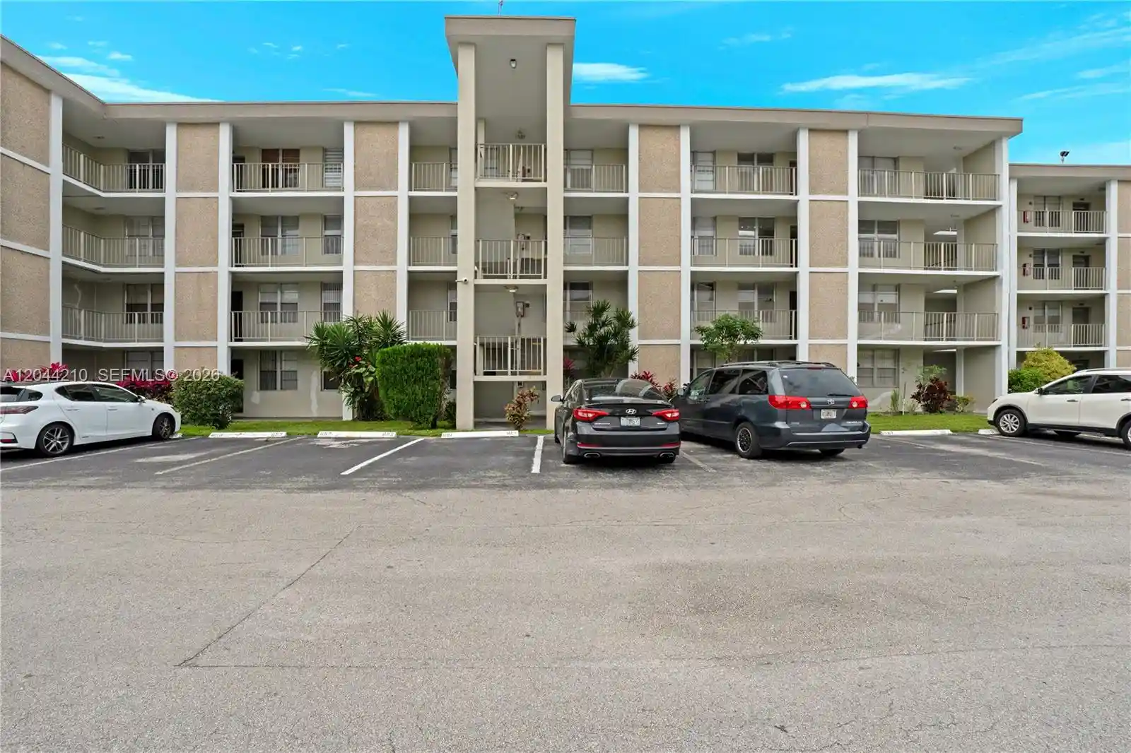 Condo for sale at 2901 NW 48th Avenue #355, Lauderdale Lakes, FL 33313 | MLS# A12044210