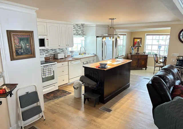 Photo 3 of Manufactured home for sale at 3348 Florida St, Hollywood, FL 33021 | MLS# B26045980 | Listing updated on 2026-09-28
