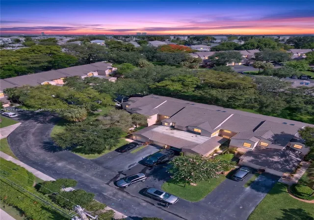 Homes for sale in Plantation, FL | 73 Nw 98Th Ter, Plantation, FL 33324 | MLS# A12044204