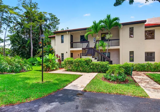 Homes for sale in Boca Raton, FL | 8460 Casa Del Lago, Boca Raton, FL 33433 | MLS# B26046019
