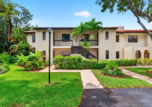 Homes for sale in Boca Raton, FL | 8460 Casa Del Lago, Boca Raton, FL 33433 | MLS# B26046019